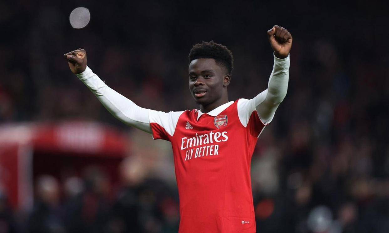 阿森纳球迷估计是真炸了，萨卡续签长合同后状态全线崩溃